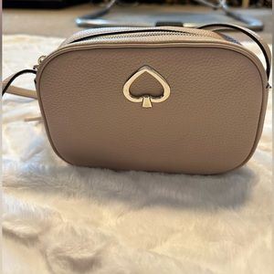 kate spade Camera Bag Small Crossbody with Pebbled Beige Pink Leather